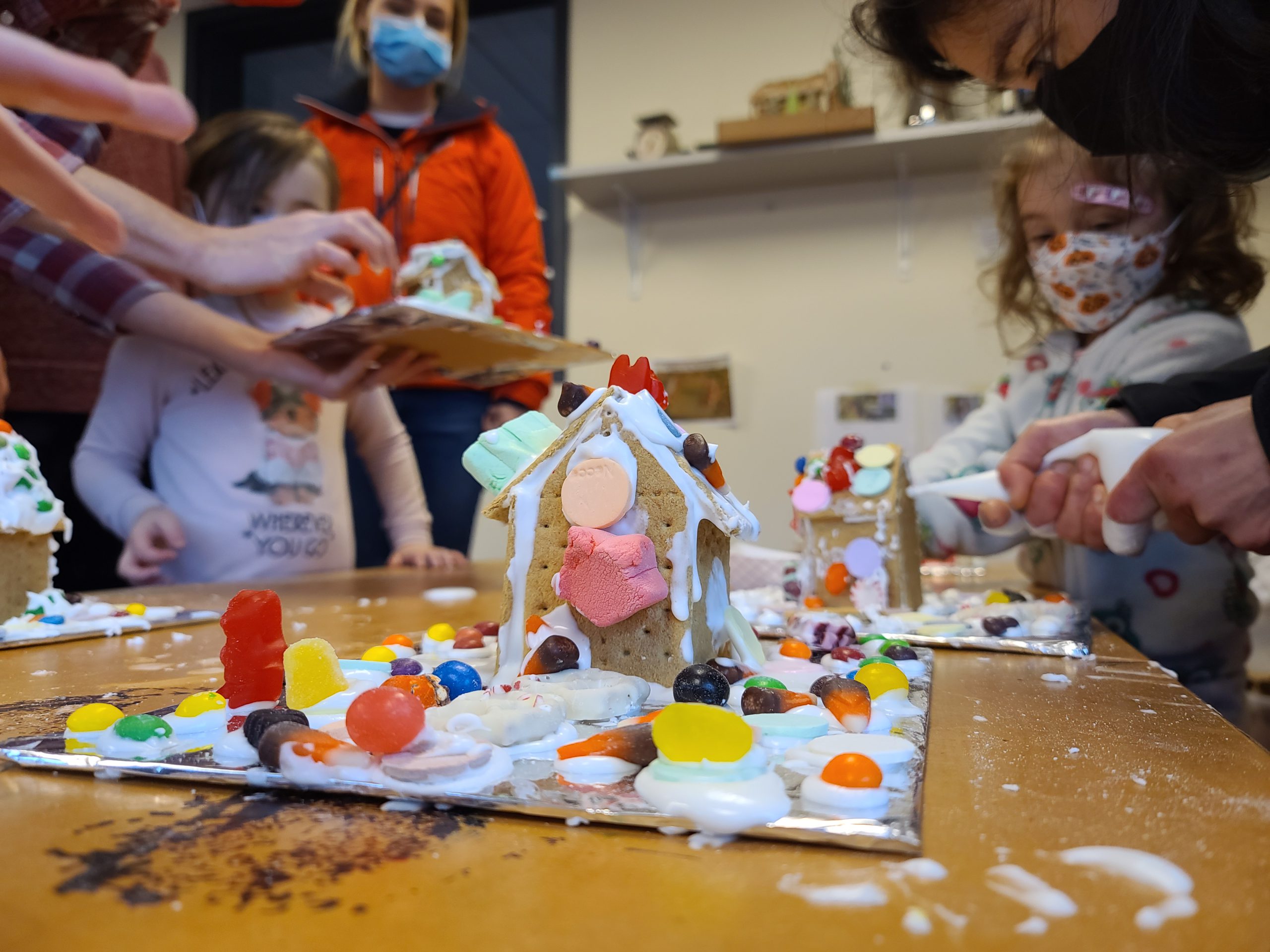 Decorating gingerbread houses